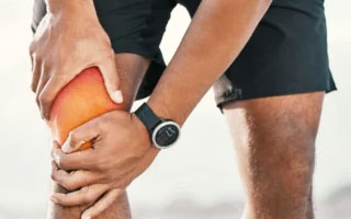 Knee pain Physiotherapist treating a patient at home